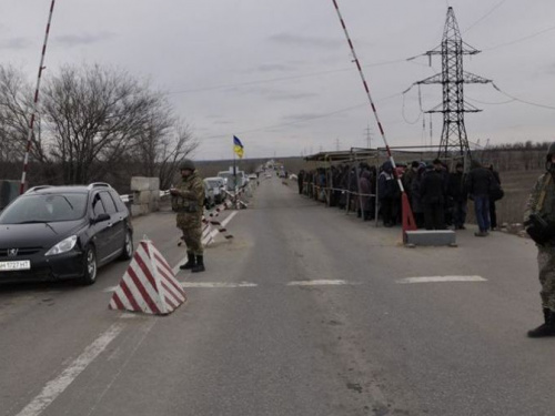 Линию разграничения на Донбассе не смогли пересечь через КПВВ 24 человека