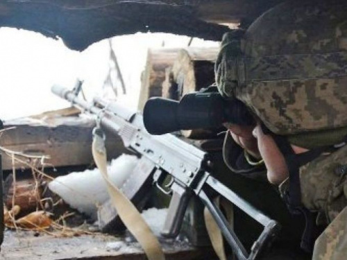 На Донбассе 15 обстрелов, ВСУ несут потери