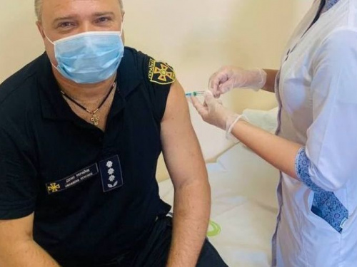Понад тисяча рятувальників Донеччини отримали вже другу дозу вакцини проти коронавірусу