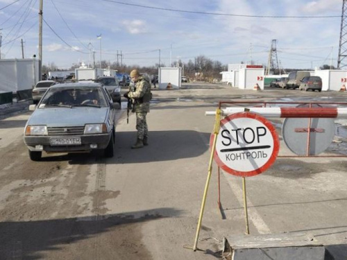Донбасс: линию разграничения пересекать стали реже