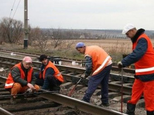 «Донецкая железная дорога» не может восстановиться из-за захватчиков