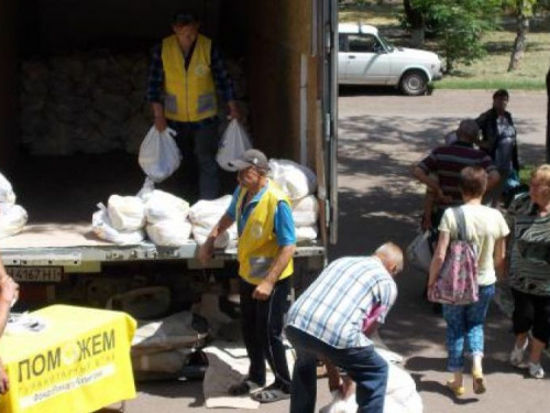 Гуманитарные спасатели Донбасса помогают даже под обстрелами