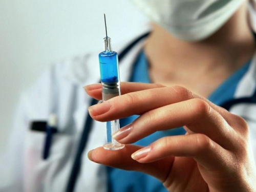 В Україні дозволили введення другої бустерної дози вакцини проти COVID-19: кому саме