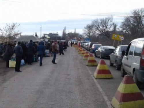 Пограничники отмечают рост пассажиропотока на КПВВ перед новогодними праздниками