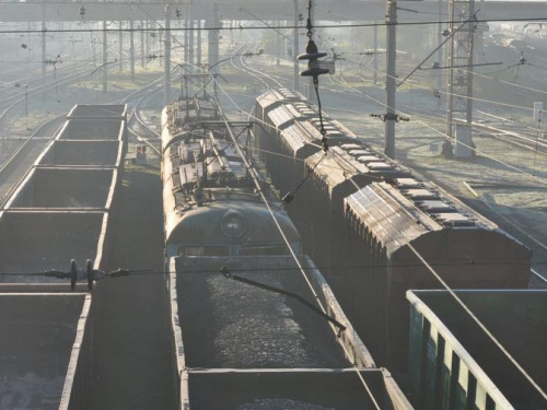 Неизвестные обворовывают поезда, идущие в Авдеевку