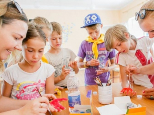 Детям Донбасса дарят «Мирное лето»
