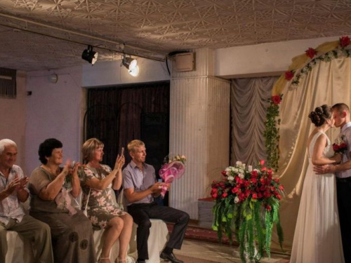 Фото свадьбы в Авдеевке попало в 100 лучших снимков года