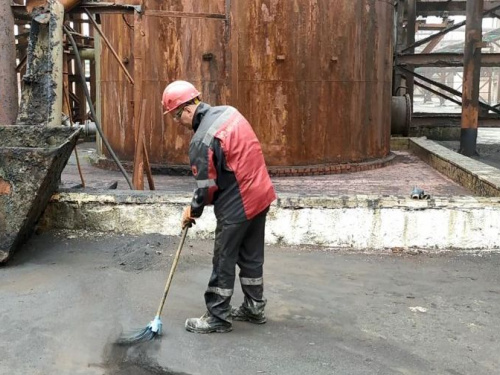 Заводчане АКХЗ заботятся о чистоте на своем предприятии