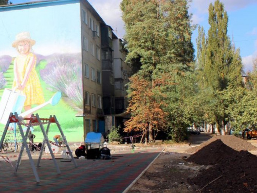 В Авдеевке определились с «зеленым дизайном» новой детской площадки