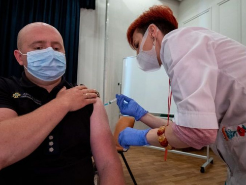 Триває кампанія з вакцинації рятувальників ДСНС: особовий склад отримує другу дозу вакцини від Covid-19