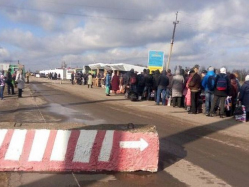 Более 30 человек не пропустили через КПВВ на Донбассе