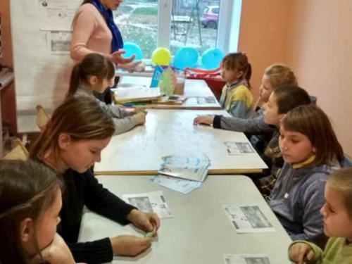 Дети Авдеевки воплощали мечты о профессии в рисунках (ФОТО)