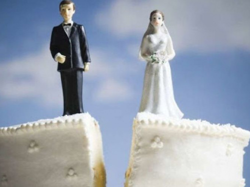 В Авдеевке зарегистрировано почти равное количество браков и разводов
