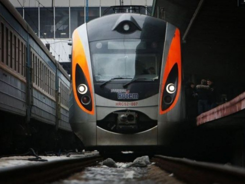 Скоростной поезд Интерсити+  из Донецкой области в Киев частично изменит график с 31 марта