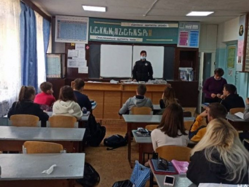 Полицейские Авдеевки провели профилактические беседы со школьниками
