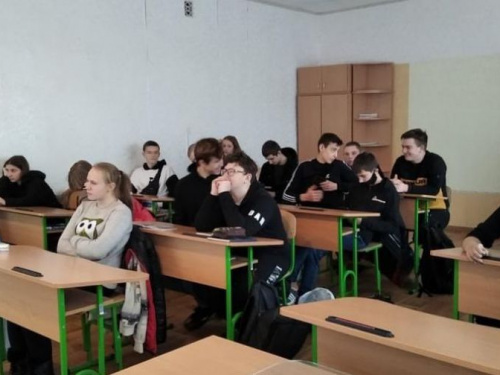 Фахівці Авдіївського міського центру зайнятості провели вебінар для  учнів Первомайського навчально-виховного комплексу