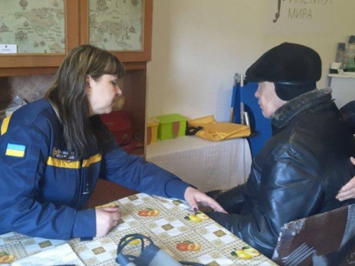 Неделя спасателей Донбасса: битва с пожарами и взрывоопасными предметами, помощь на КПВВ