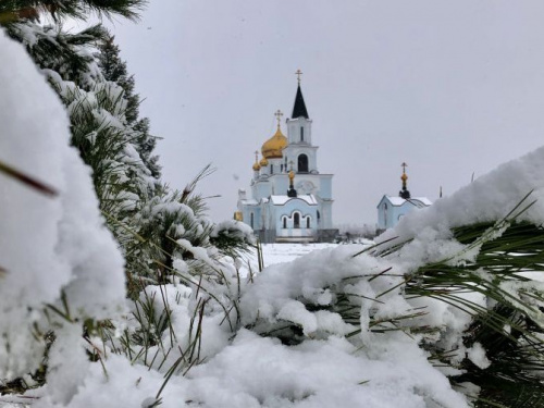 В Авдеевке выпал снег (ФОТОФАКТ)