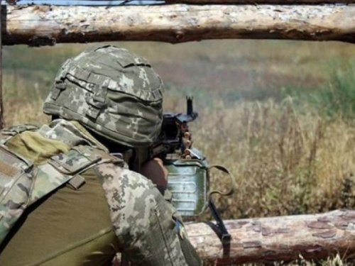 На Донбассе боевики снова обстреливают ВСУ