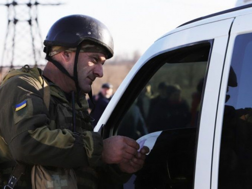 Донбасская линия разграничения: утром 28 декабря большие очереди скопились на выезд с подконтрольной территории