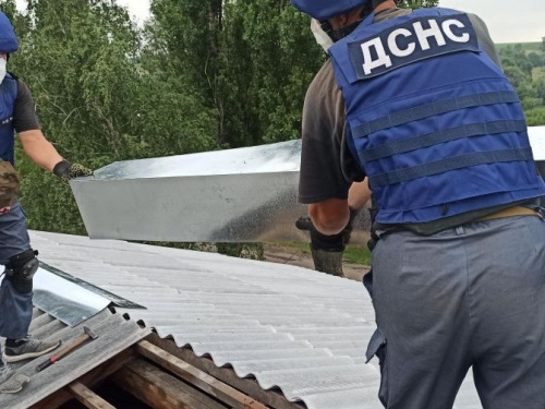 В Авдеевке спасатели ГСЧС продолжают восстанавливать жилые дома