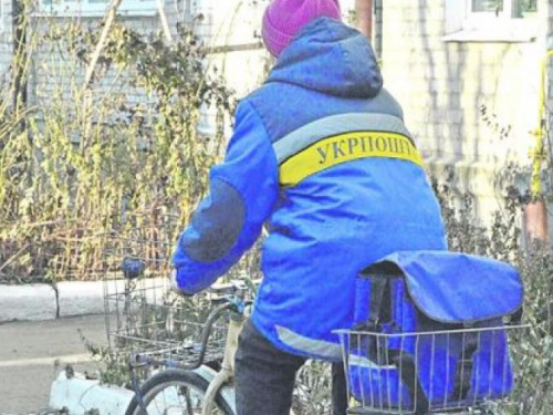 Почтальоны "Укрпошты" будут доставлять пенсионерам субсидии "живыми" деньгами