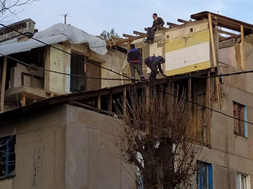 Стало известно, кто ремонтирует повреждённый дом по улице Гагарина в Авдеевке (Документ)