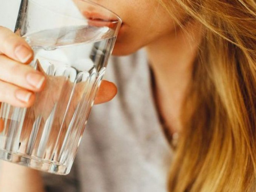 Сколько воды нужно пить в разном возрасте