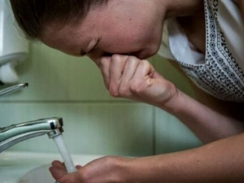 Авдеевцы жалуются на посторонний запах в воде: что говорят в компании "Вода Донбасса"