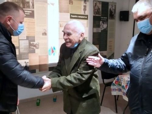 В Авдеевке первого редактора городской газеты Николая Стешенко поздравили с солидным юбилеем