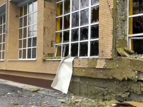 В Авдіївці російські окупанти зруйнували опорну школу (ВІДЕО)