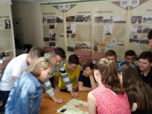 "Исторический"  визит авдеевских подростков в музей (ФОТО)