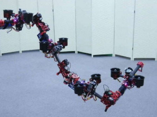 В Японии создали летающего робота-трансформера (ВИДЕО)
