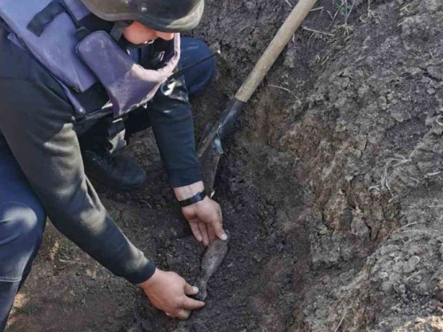 Артснаряды и минометные мины изъяли и уничтожили пиротехники в Донецкой области