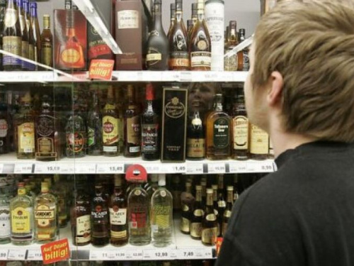 В Авдіївці правоохоронці вилучили фальсифікований алкоголь