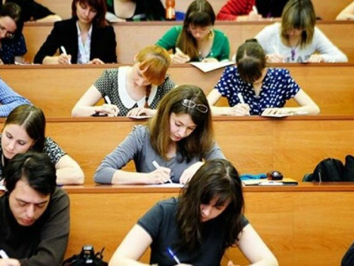 В Украине не планируют отказываться от бесплатного высшего образования