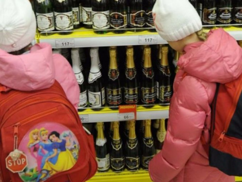У бизнесменов в Донецкой области отобрали 29 лицензий за продажу  детям сигарет и алкоголя