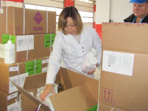 ВОЗ передала наборы медикаментов для оказания помощи жителям "серой зоны" в Донецкой области (ВИДЕО)