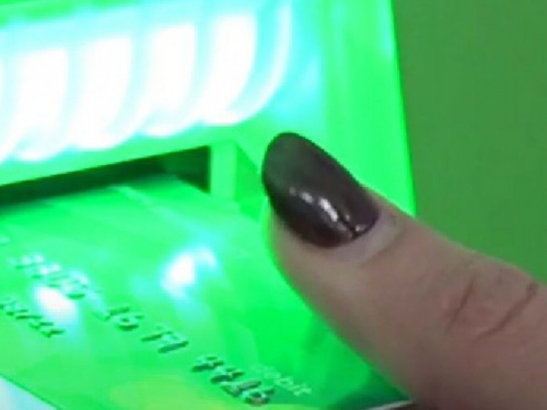 Украинцам могут заблокировать банковские карты за пополнение свыше установленной нормы