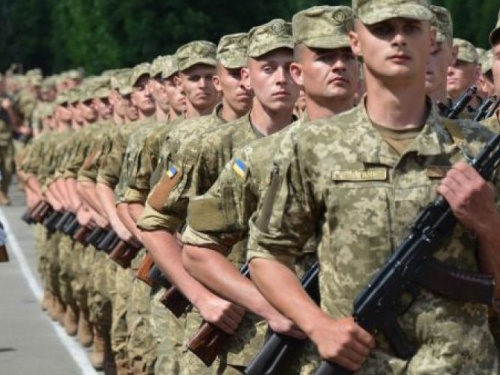 Авдеевцы с 2024 года смогут не служить в армии: в Украине отменят призыв