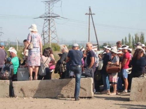 Гройсман потребовал обеспечить нормальные условия для людей на КПВВ на Донбассе (ВИДЕО)
