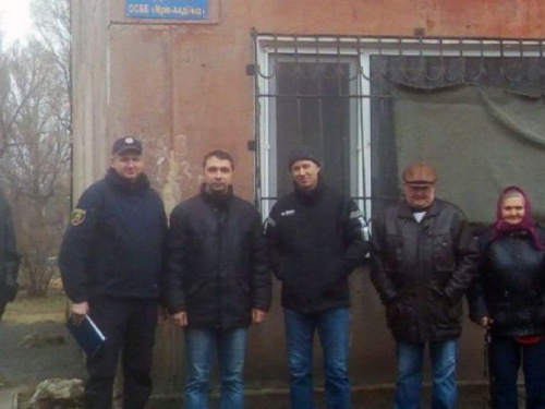 В Авдеевке полицейские отчитались перед жителями одного из "безопасных домов"