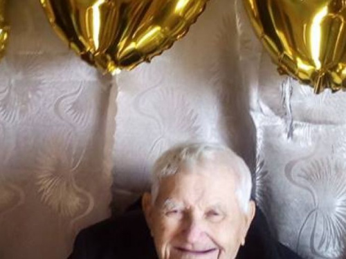 Авдеевский долгожитель отпраздновал 100-летний юбилей (ФОТОФАКТ)