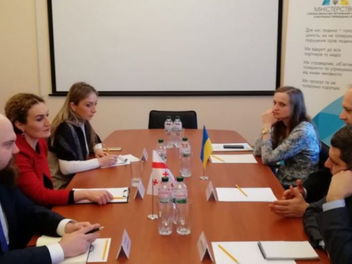 Примирение на Донбассе: Украина изучает опыт Грузии