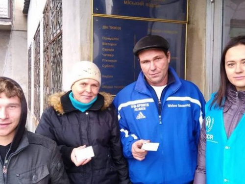 Представители Пролиска-Авдеевка помогли жителям Ясиноватского района