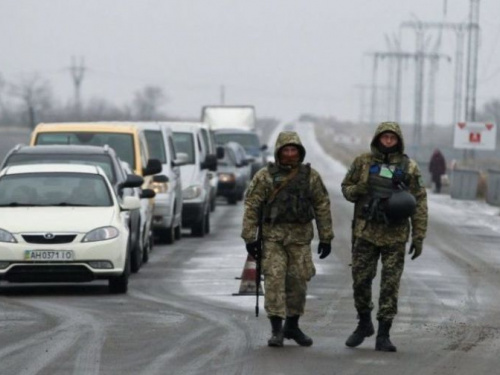 Тринадцать человек за сутки не смогли пересечь КПВВ на Донбассе