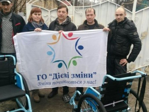 Авдіївці отримали інвалідні візки від благодійників (ФОТОФАКТ)