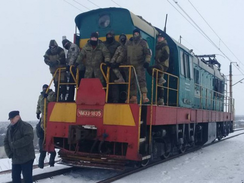 Участники блокады в Донбассе отказались возвращать  Донецкой железной дороге  захваченный ими тепловоз