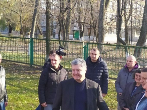 Авдіївку відвідав екс-президент України Петро Порошенко (ФОТО і ВІДЕО)