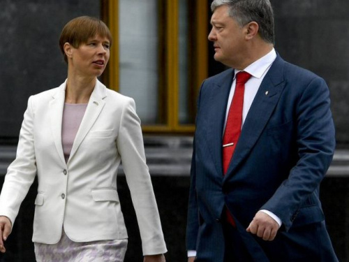 Президент Эстонии посетит освобожденную от боевиков часть Донбасса